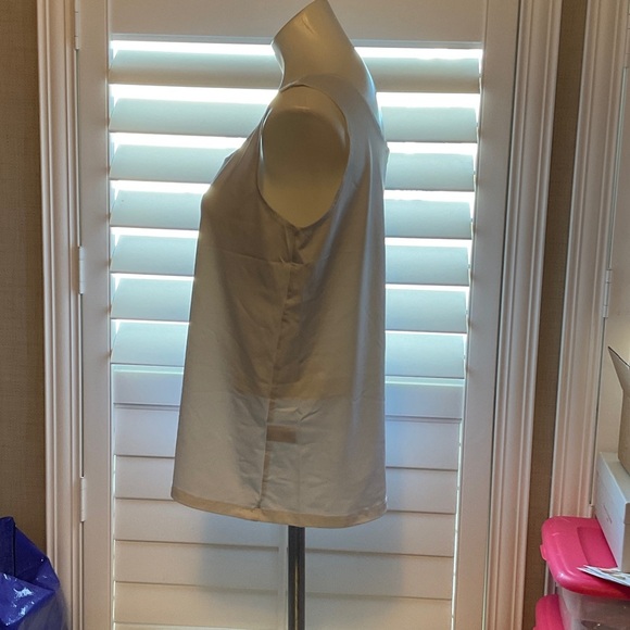 Avenue Classic White Tank Top - Picture 4 of 7